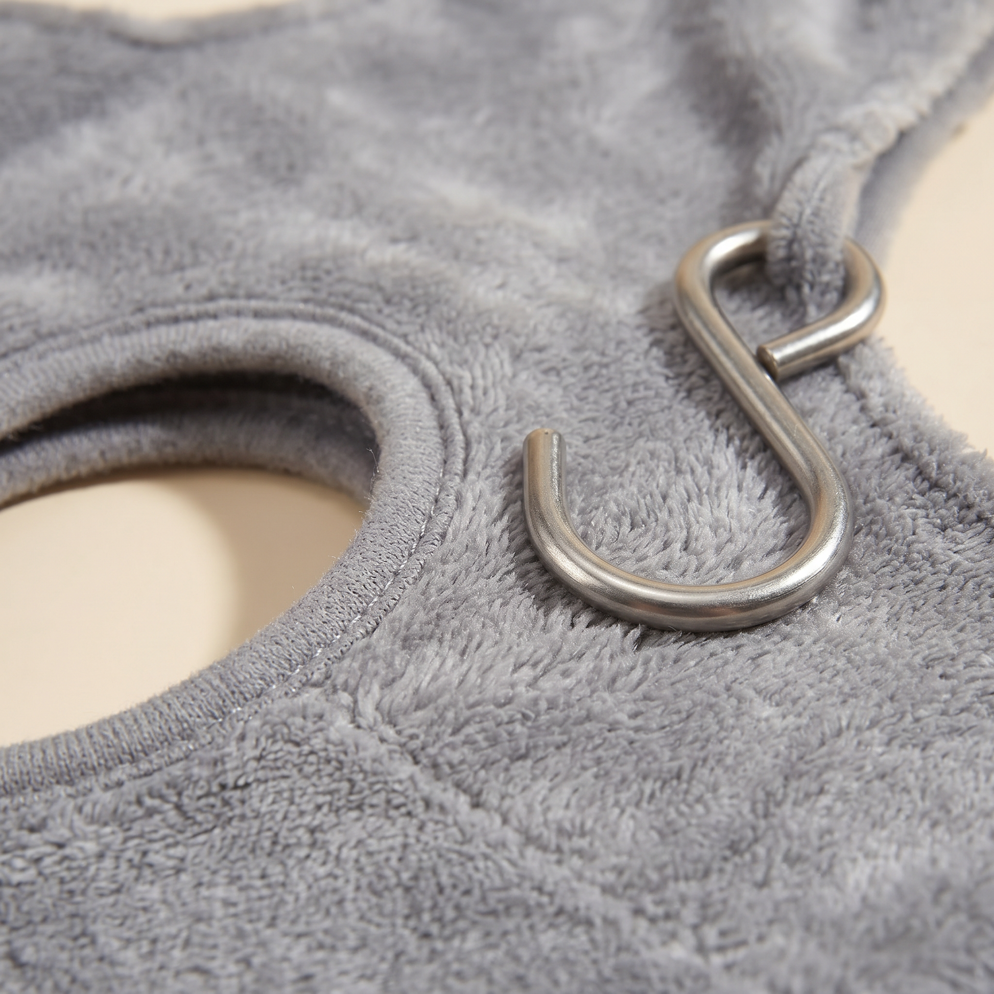 Close-up of the Joobello grooming hammock soft gray fleece, reinforced leg hole and metal hook