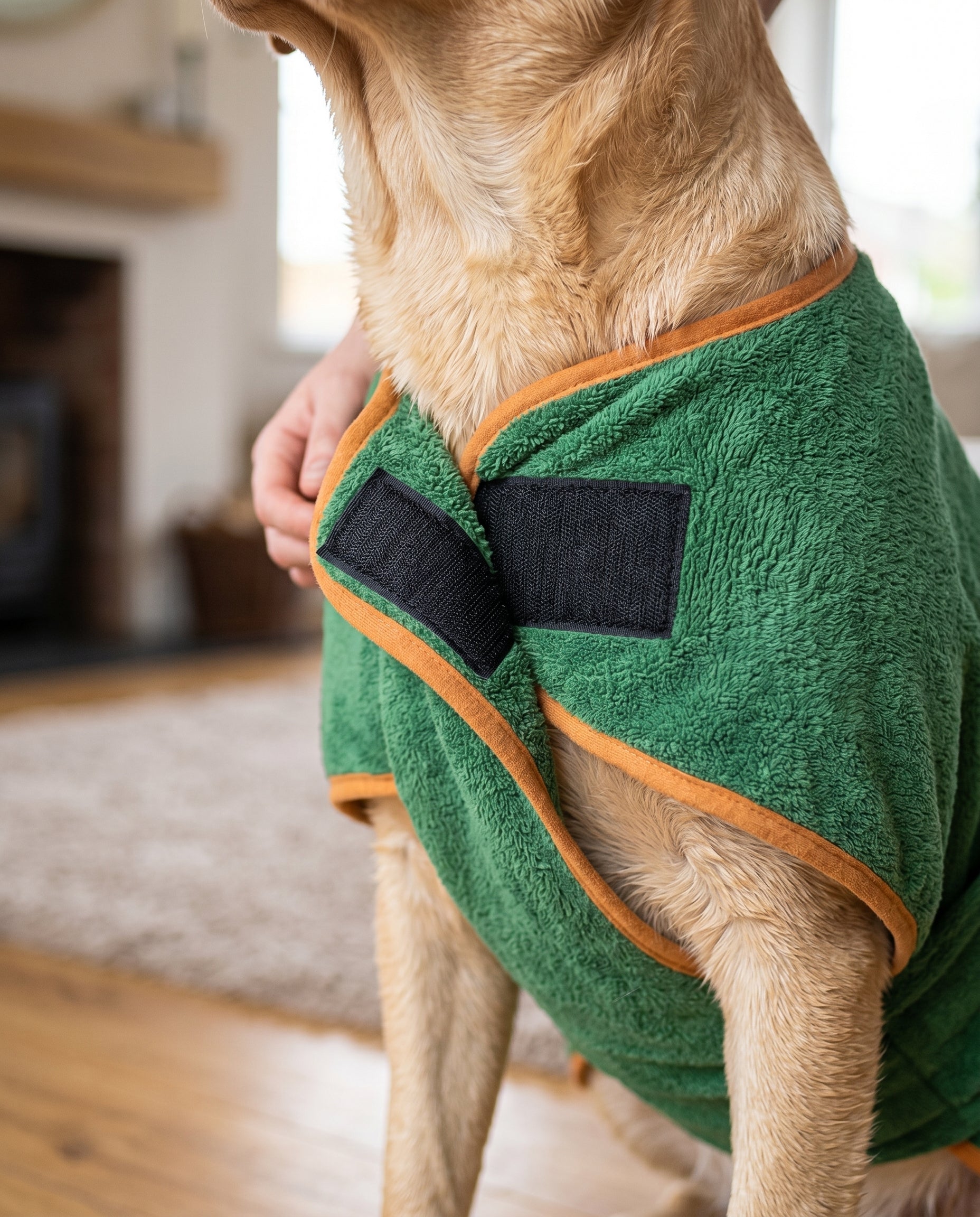 Close-up of the adjustable velcro closure on the Joobello green quick-dry dog bath robe